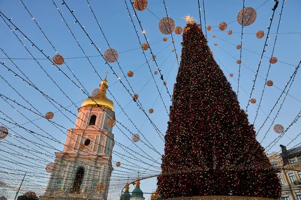Karácsonyfa Fények Szabadban Éjjel Kijevben Sophia Székesegyház Háttér Újév Ünnepe — Stock Fotó