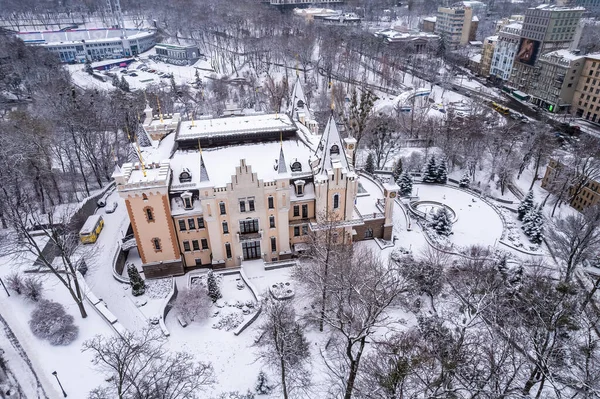 冬の城で子供人形劇 ドローンビュー キエフ ウクライナ — ストック写真