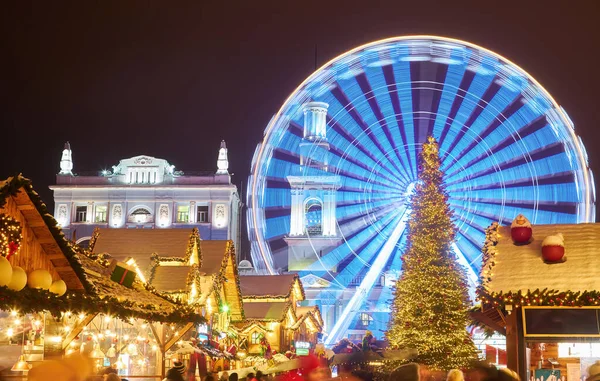 Mercado Navidad Con Árbol Año Nuevo Kiev Ucrania Noria Decoración — Foto de Stock