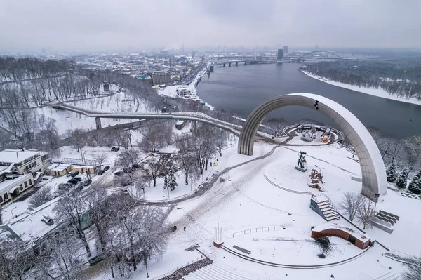 Vista Aérea Kiev Ucrania Invierno Parque Khreshchatyi Arco Amistad Los — Foto de Stock