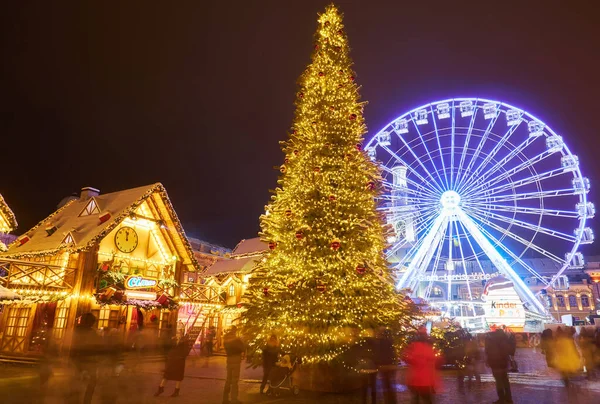 Kyiv Ukraine Januari 2022 Prachtige Versierde Kerstboom Voorbereidingen Voor Kerstvakantie — Stockfoto