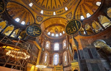 İstanbul, Türkiye - 21 Nisan 2017: İç Ayasofya, Aya Sofya Müzesi, İstanbul Türkiye