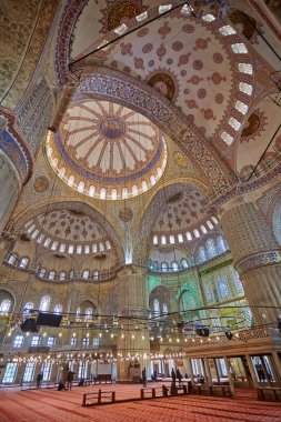 İstanbul, Türkiye - 21 Nisan 2017: İstanbul, Türkiye 'deki Sultanahmet Camii Mavi Camii' nin İçi