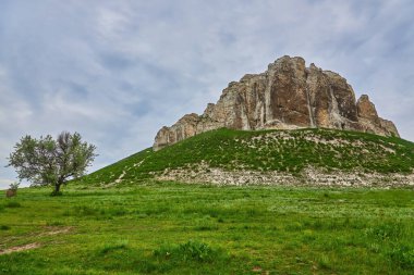 Sunrise on the Upper Cretaceous rocky outcrop. Village Belokuzminovka, Ukraine