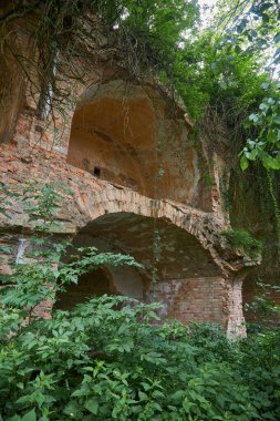 Tarakanov Kalesi en alışılmadık savunma binasıdır ve Batı Ukrayna, Dubno 'da görülmesi gereken bir turisttir.