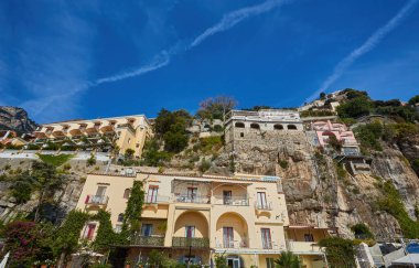 İtalya 'nın ünlü amalfi kıyısındaki Positano kasabasıyla güzel bir manzara.