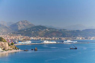 Salerno ve Salerno Körfezi manzarası İtalya