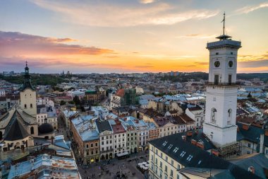 Lviv şehir merkezi gün batımında ufuk çizgisi, Ukrayna