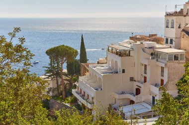 İtalya 'nın ünlü amalfi kıyısındaki Positano kasabasıyla güzel bir manzara.
