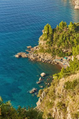 Amalfi Sahili, İtalya. Conca dei Marini 'den Amalfi Sahili' nin ana yolu boyunca nefes kesici panoramik manzara..