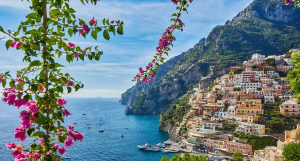 Över Staden Positano Med Blommor Amalfikusten Italien — Stockfoto