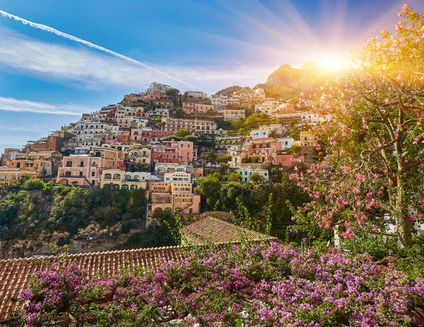 Uitzicht Stad Van Positano Met Bloemen Amalfi Coast Italië — Stockfoto