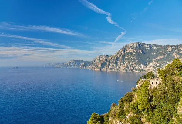 Panorámás Kilátás Positano Kényelmes Strandok Kék Tenger Amalfi Tengerparton Campania — Stock Fotó