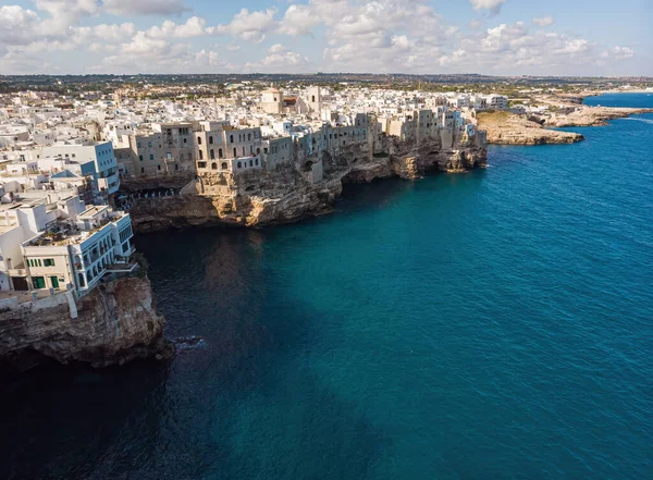 Talya Nın Apulia Kentindeki Adriyatik Denizi Üzerinde Kumtaşı Uçurumlarının Kenarına — Stok fotoğraf