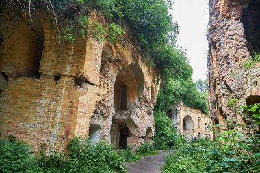 Tarakanov Kalesi en alışılmadık savunma binasıdır ve Batı Ukrayna, Dubno 'da görülmesi gereken bir turisttir.