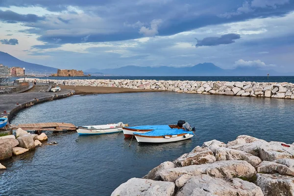 Гребные Лодки Вдоль Побережья Неаполя Кампания Италия — стоковое фото