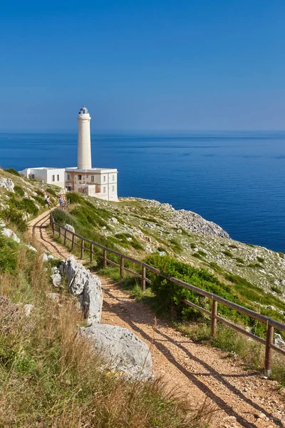Landschappelijk Uitzicht Klifpad Zee Punta Palascia Vuurtoren Achtergrond Otranto Lecce — Stockfoto