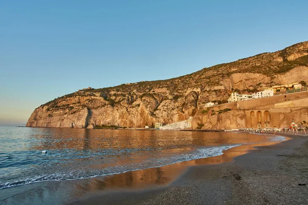 Пляжи Море Маленькой Деревушки Мета Сорренто Недалеко Сорренто Италии — стоковое фото