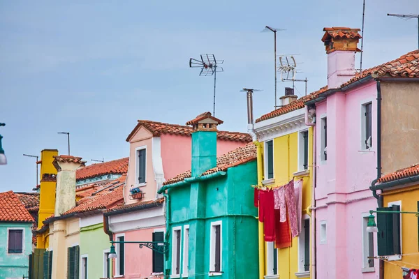 Malownicze Ściany Oknami Drzwi Okiennicami Słynnej Wyspie Burano Wenecja Włochy — Zdjęcie stockowe