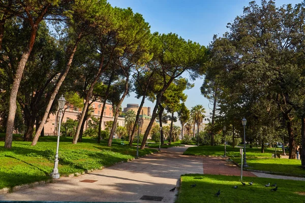 ナポリ イタリア 10月24 2019 イタリアのナポリの王宮周辺の公園のイメージ — ストック写真