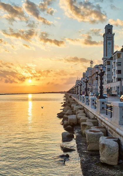Frente Mar Bari Colorido Atardecer Increíble Vista Costa Ciudad Crepúsculo —  Fotos de Stock