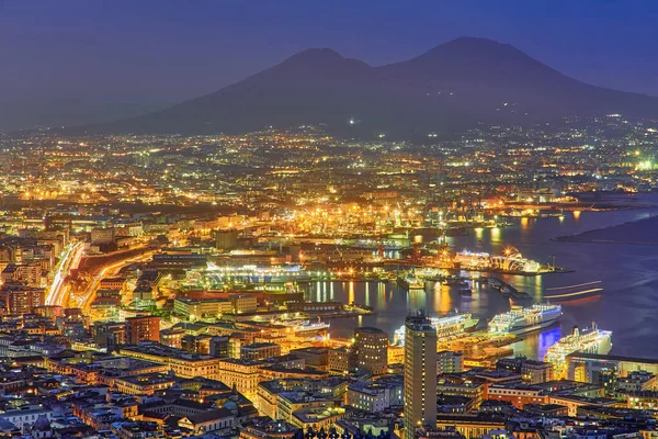 Geceleri Napoli'nin panoramik manzara manzarası, Campania, İtalya