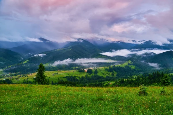 Majestátní Horská Krajina Pod Ranní Oblohou Mraky Obloha Před Bouří — Stock fotografie