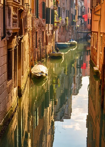 在清晨的运河的视图 威尼斯 意大利 — 图库照片