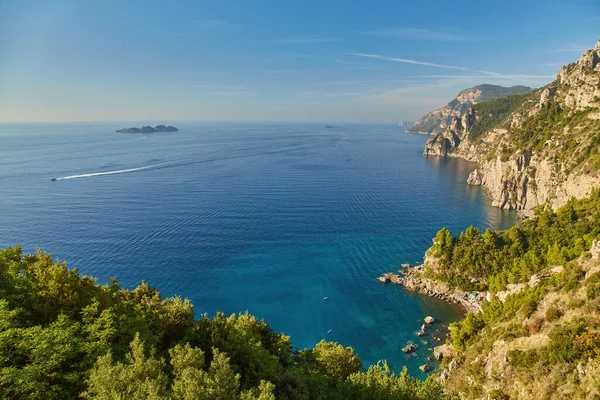 イタリアのアマルフィ海岸 Amalfi海岸の主要道路に沿ってConca Dei Mariniからの息をのむようなパノラマビュー — ストック写真