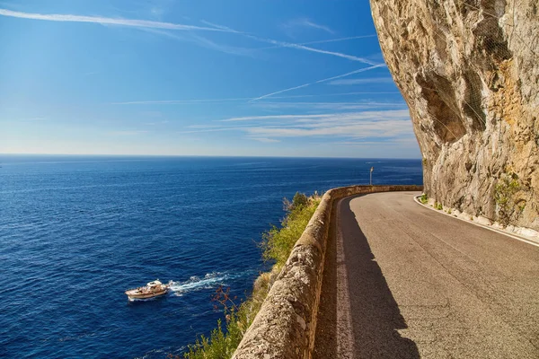 アマルフィ海岸沿いの道路 イタリア ロイヤリティフリーのストック画像
