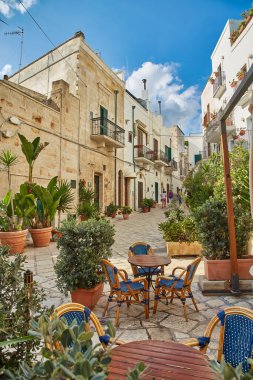 Polignano al mare - doğa manzaralı küçük bir kasaba olan puglia, İtalya