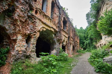 Tarakanov Kalesi en alışılmadık savunma binasıdır ve Batı Ukrayna, Dubno 'da görülmesi gereken bir turisttir.