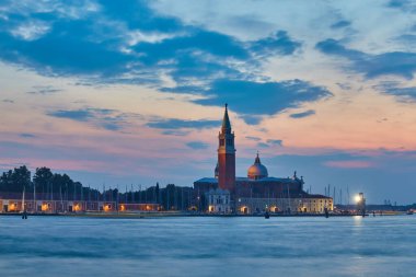 Venedik Panorama 'da Giudecca Adası, Madonna della Salute Kilisesi, Doge Sarayı, St. Marc Meydanı St. George' un çan kulesinden görüldü..