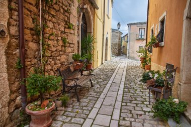 Buonalbergo, İtalya. Depremden sonra yeniden inşa edilen bir İtalyan köyüne yolculuk..