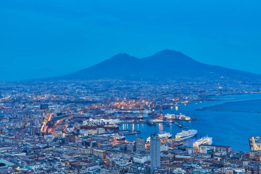 Napoli, İtalya - 24 Ekim 2019: Napoli ve Vezüv Panoraması, İtalya