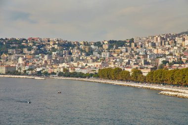 Napoli şehir ve Napoli Körfezi Doğu bölümünün görünümünü. İtalya.