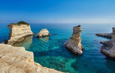 Torre Sant Andrea, kayalık plaj in Puglia, İtalya
