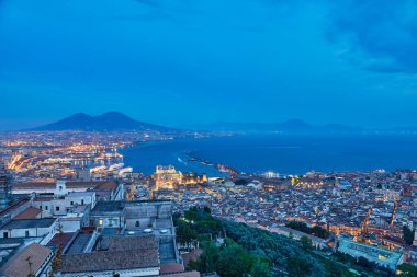 Geceleri Napoli'nin panoramik manzara manzarası, Campania, İtalya