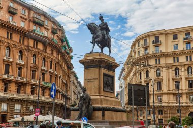 Napoli, İtalya - 25 Ekim 2019: Napoli, Campania, İtalya şehir merkezinde genel mimari ve sokak manzarası. Corso Umberto I ve Piazza Giovanni Bovio.