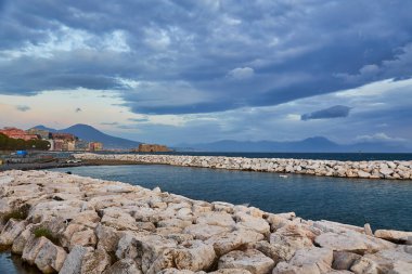 Napoli şehir ve Napoli Körfezi Doğu bölümünün görünümünü. İtalya.