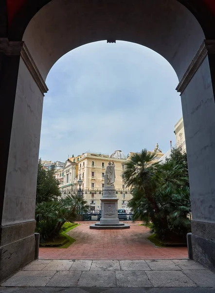 意大利那不勒斯 2019年10月24日 意大利坎帕尼亚 那不勒斯 普莱维西托广场皇家宫 — 图库照片
