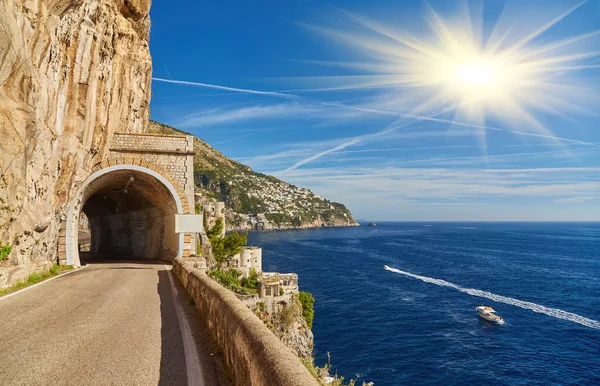 Amalfi海岸 イタリア ヨーロッパの特徴的なトンネル — ストック写真