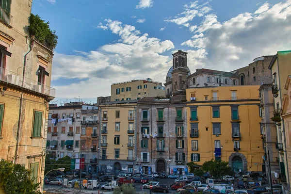 Nápoles Itália Outubro 2019 Residentes Caminham Entre Carros Estacionados Uma — Fotografia de Stock