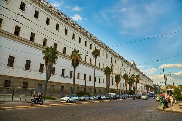 이탈리아 나폴리 2019 이탈리아 나폴리의 역사적 지역인 나폴리에 안마당의 — 스톡 사진
