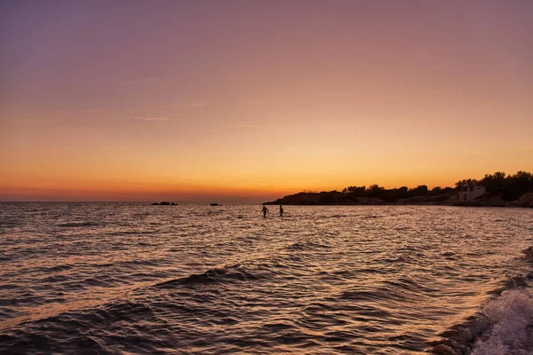Schöner Sonnenaufgang Über Dem Wasser Strand Von Torre Dell Orso — Stockfoto