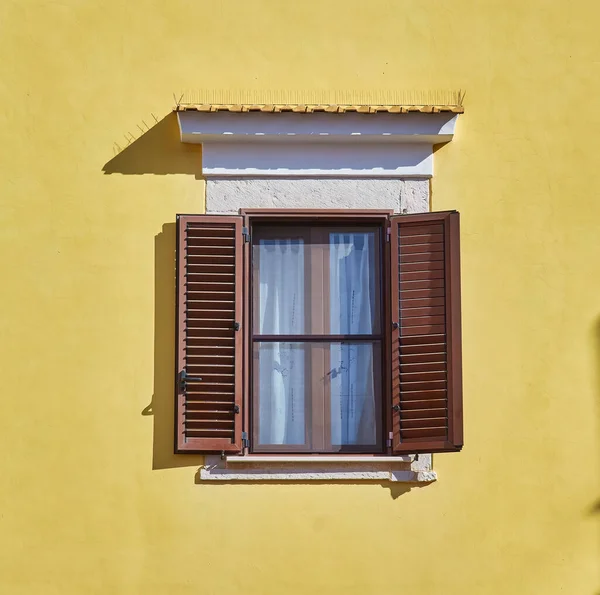 Janela Tradicional Casa Italiana Foto Alta Qualidade — Fotografia de Stock