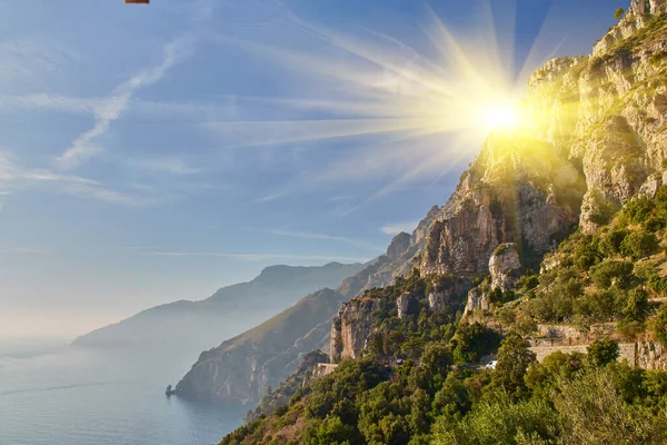イタリアのアマルフィ海岸 Amalfi海岸の主要道路に沿ってConca Dei Mariniからの息をのむようなパノラマビュー — ストック写真