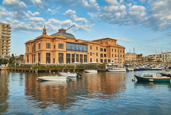 Bari Panorama Del Puerto Teatro Margherita Luz Mañana —  Fotos de Stock