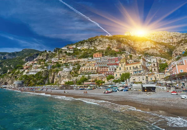 意大利著名的阿马尔菲海岸波西塔诺镇美丽的风景 — 图库照片