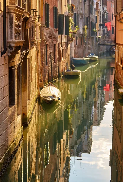 Bellissimo Stretto Canale Con Acqua Setosa Venezia Italia — Foto Stock